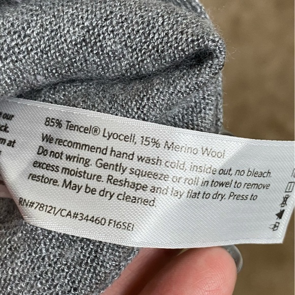 Eileen Fisher Wool Blend Long Sleeve Asymmetrical Hem Lightweight Sweater Size S - Picture 7 of 7